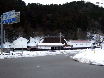 匹見町道川の美濃地屋敷。今は冬季休館中