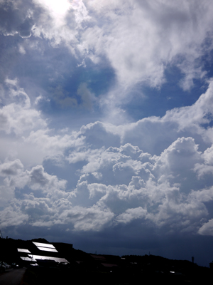 入道雲とグラントワ