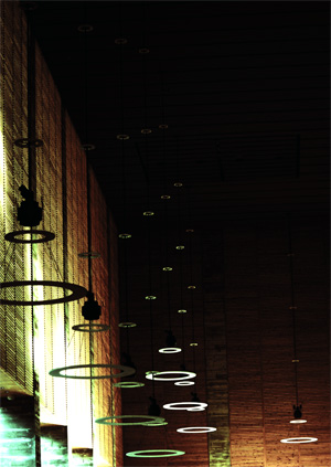 グラントワの大ホールのホワイエの照明